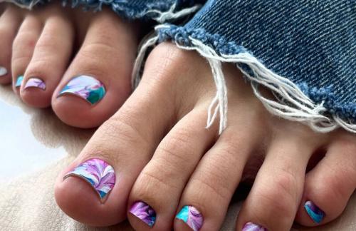 Маникюр/педикюр, парафинотерапия от 15 р. в салоне красоты "Home Beauty Lounge"
