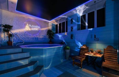 Сауна, турецкий хамам, джакузи от 30р, спа-программы от 180р в "Планета SPA"